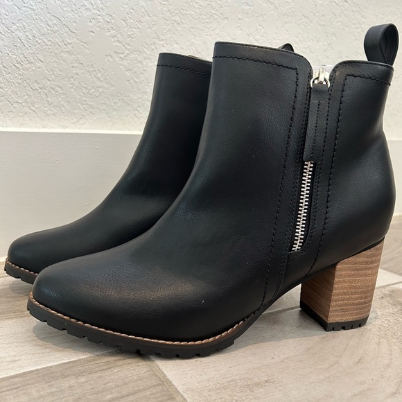 Avenue Mila Ankle Boot - Picture 5 of 9